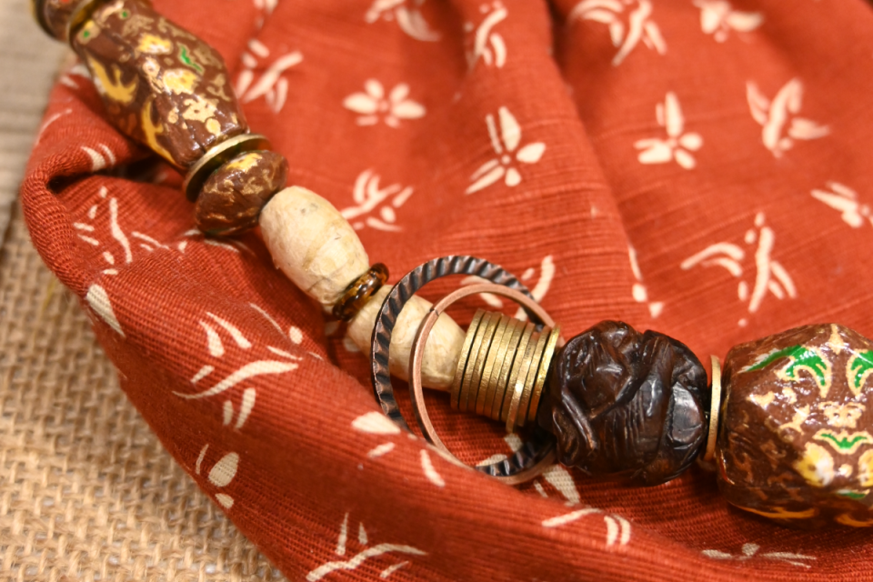 washi necklace detail smaller beads